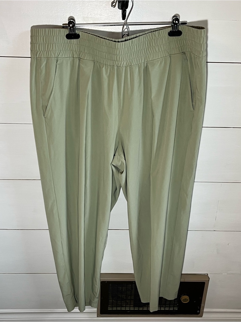 Columbia Women’s Casual Elastic-Waist Pants in Sage Green